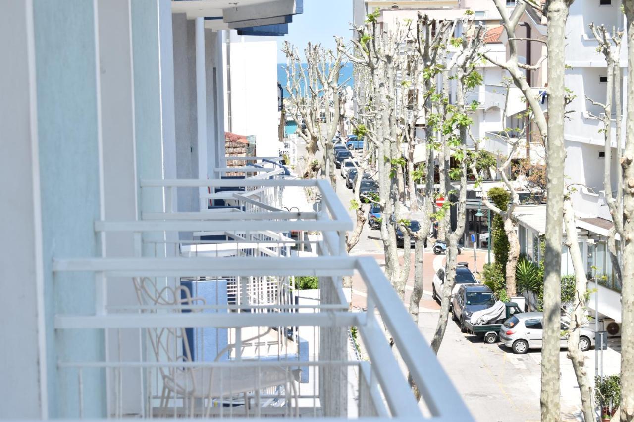 Hotel Ginevra E Residence Cattolica Exterior photo