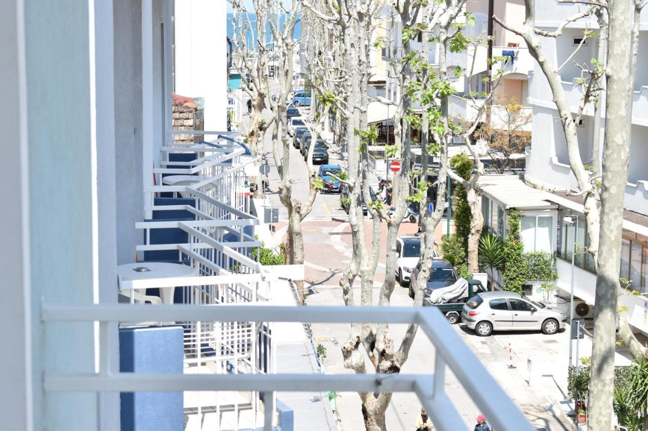 Hotel Ginevra E Residence Cattolica Exterior photo